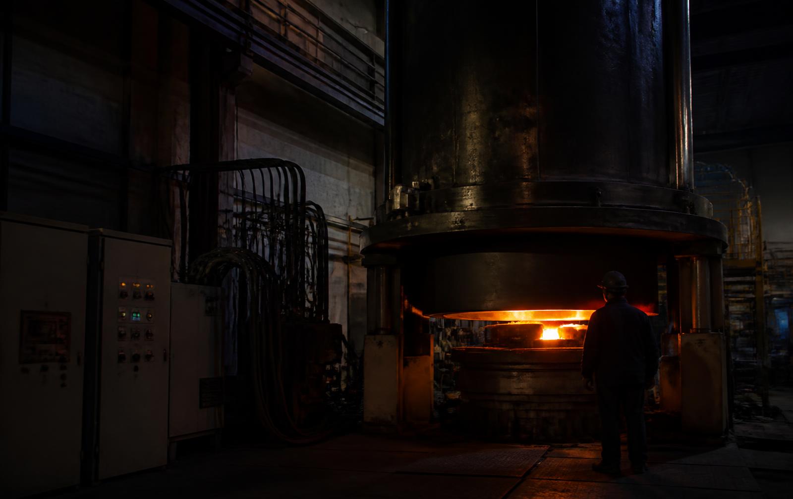 Swedeheats verkstad med industriugn under drift